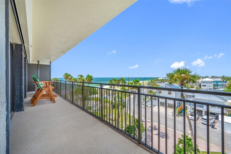 7650 Bayshore Dr #406, Treasure Island, FL 33706