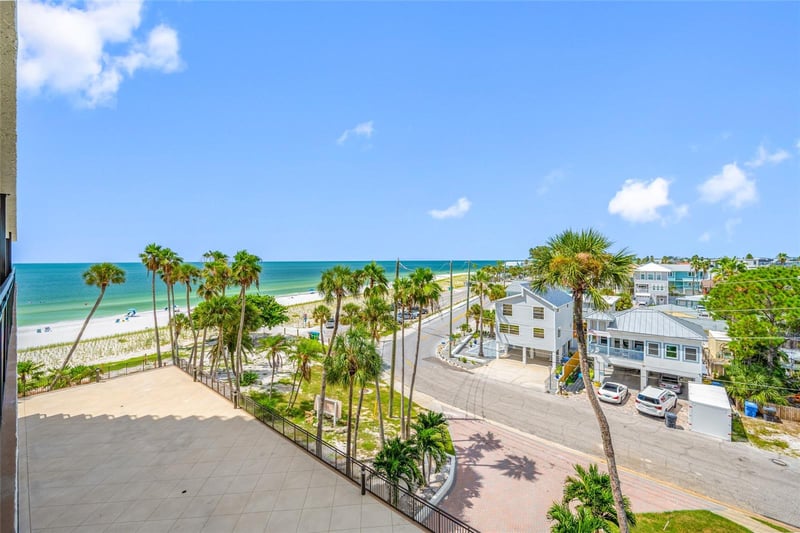 7650 Bayshore Dr #406, Treasure Island, FL 33706