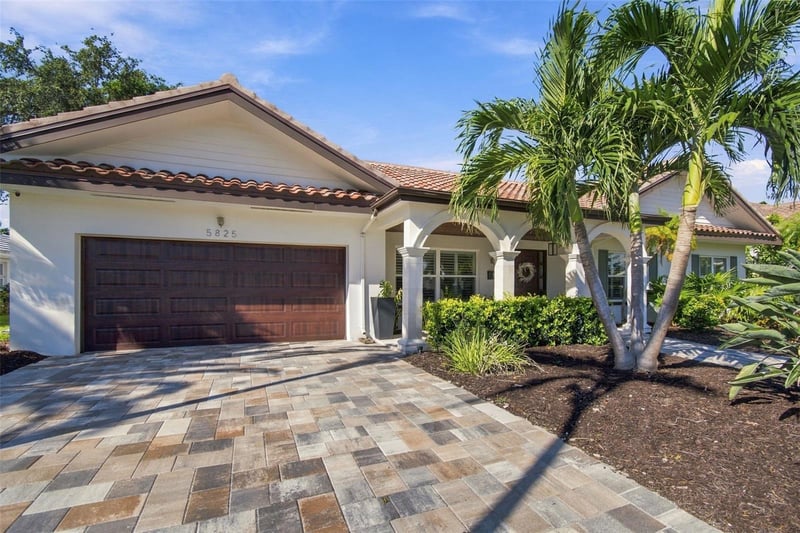 5825 Leeland St S, St Petersburg, FL 33715