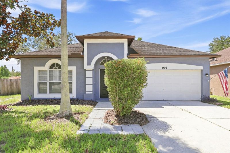 906 Grand Canyon Dr, Valrico, FL 33594