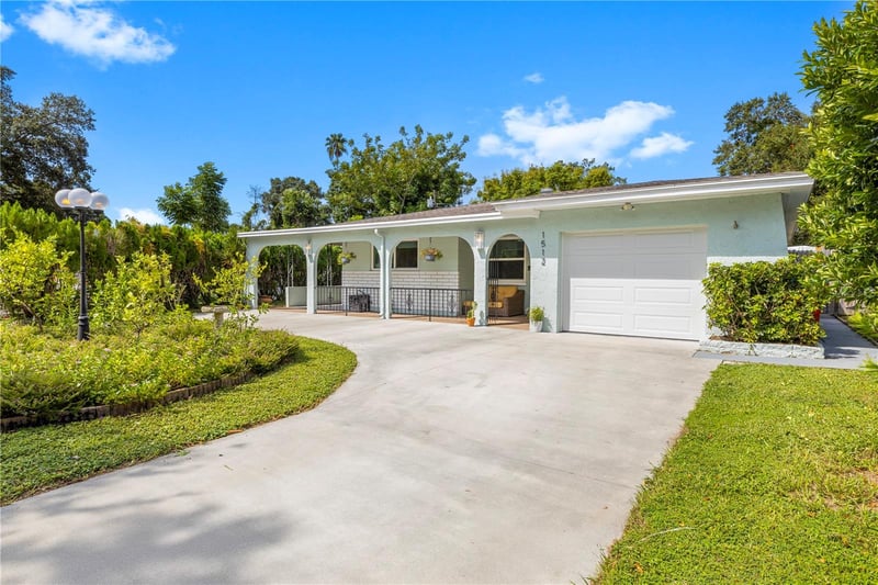 1512 Country Ln W, Clearwater, FL 33759