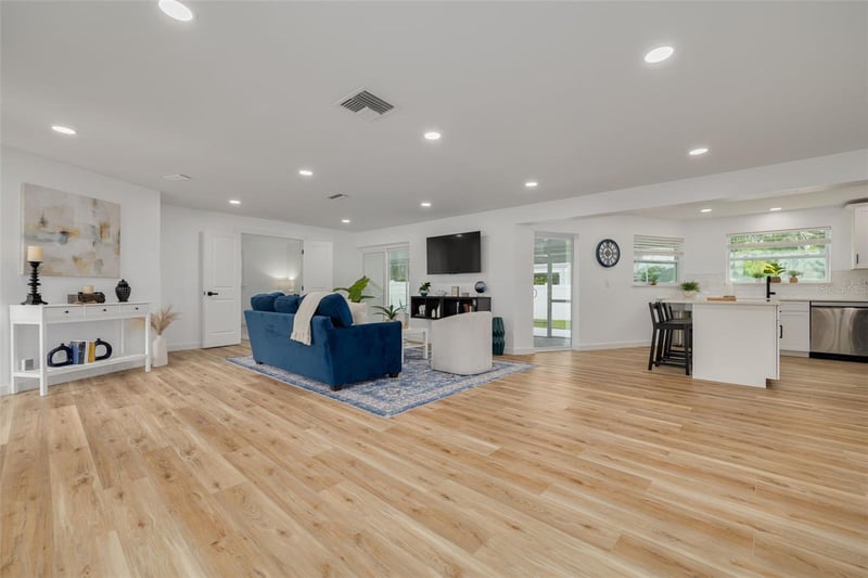 60 Kipling Pz, Clearwater Beach, FL 33767