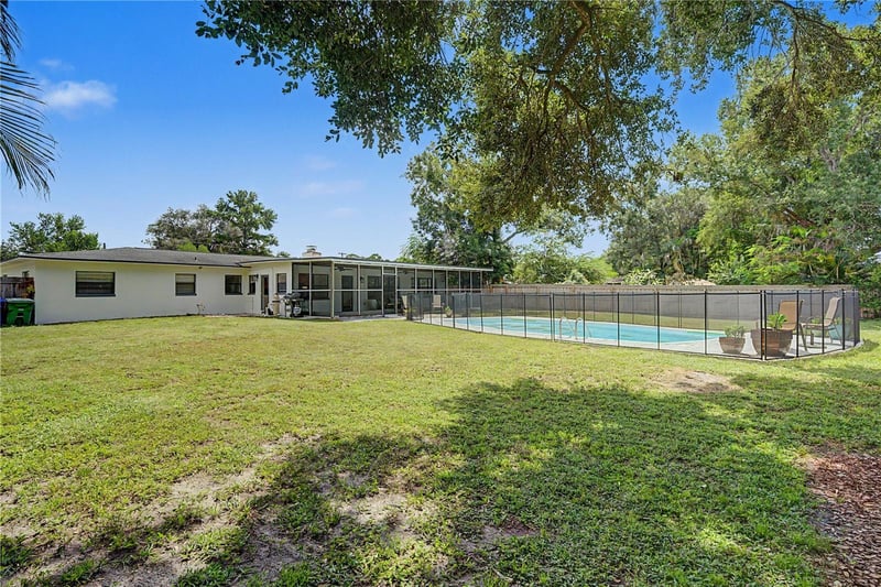 10246 N Valle Dr, Tampa, FL 33612