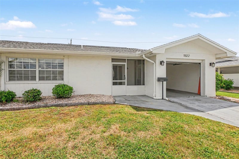 1522 Belle Glade Ave, Sun City Center, FL 33573