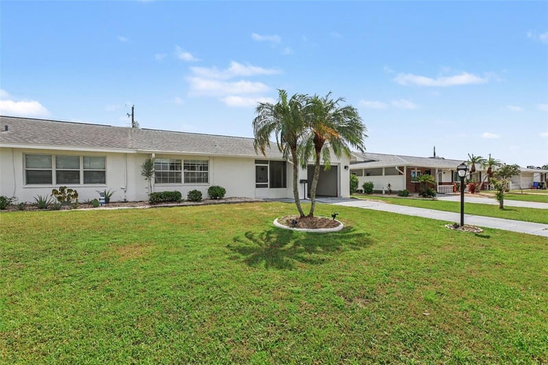 1522 Belle Glade Ave, Sun City Center, FL 33573
