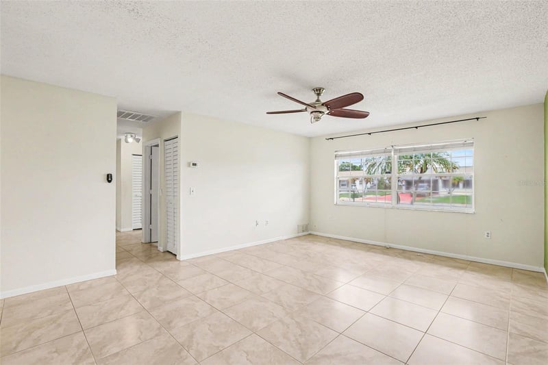 1522 Belle Glade Ave, Sun City Center, FL 33573