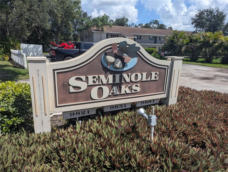 9851 113th St #108, Seminole, FL 33772