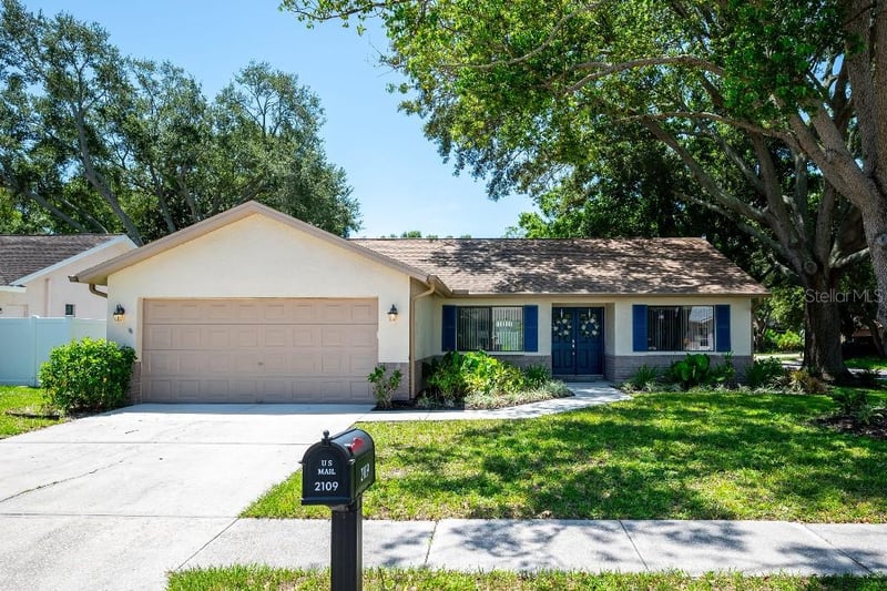 2109 Cypress Point Dr N, Clearwater, FL 33763