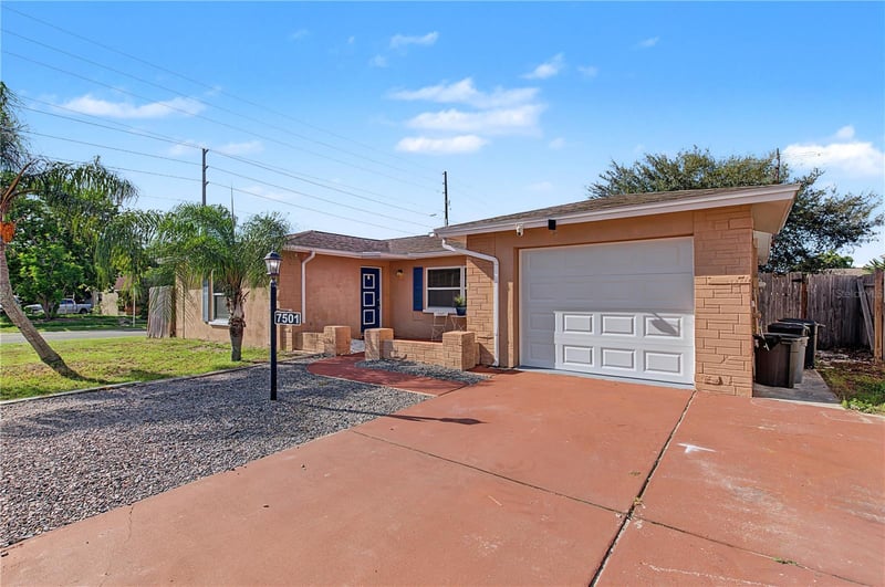 7501 Foxbloom Dr, Port Richey, FL 34668