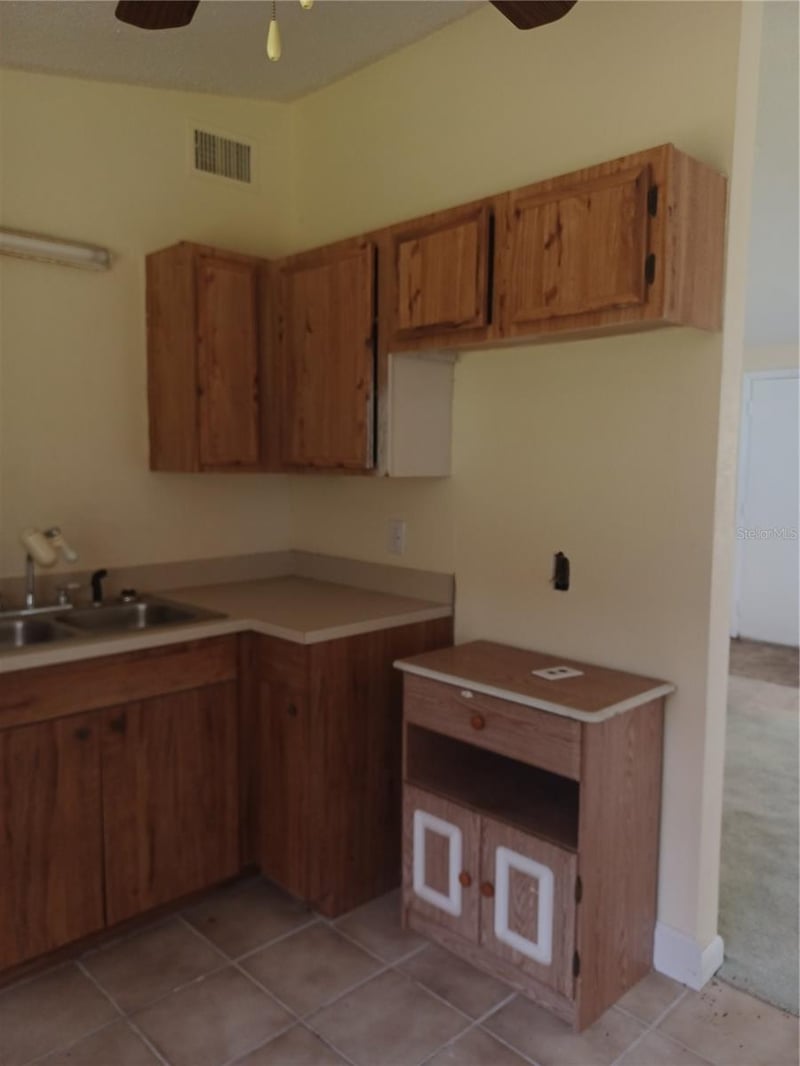 615 North Ave, Tarpon Springs, FL 34689