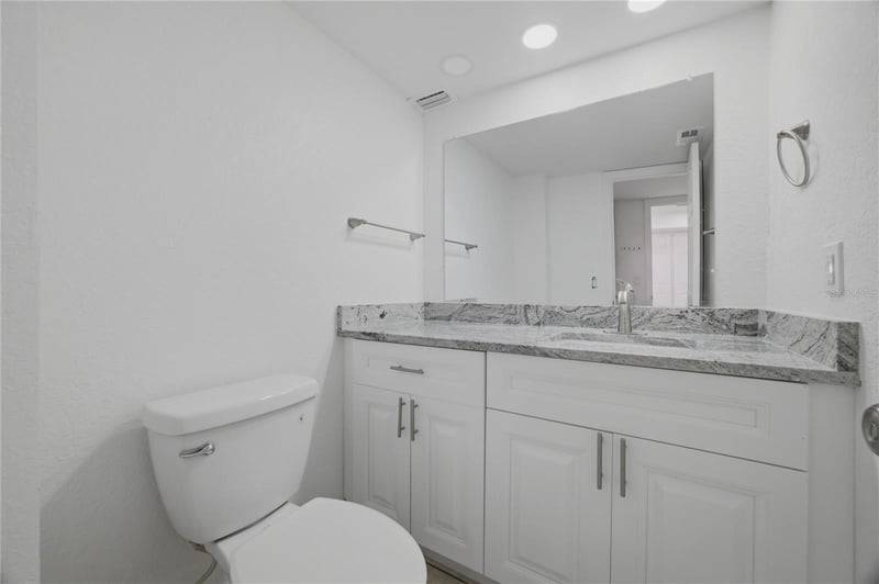2617 Cove Cay Dr #103, Clearwater, FL 33760