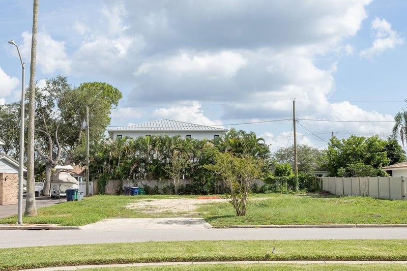 621 Hudson Ave, Tampa, FL 33606