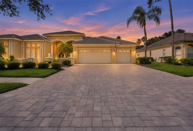9108 Woodridge Run Dr, Tampa, FL 33647