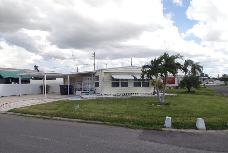 5127 8th St W, Bradenton, FL 34207