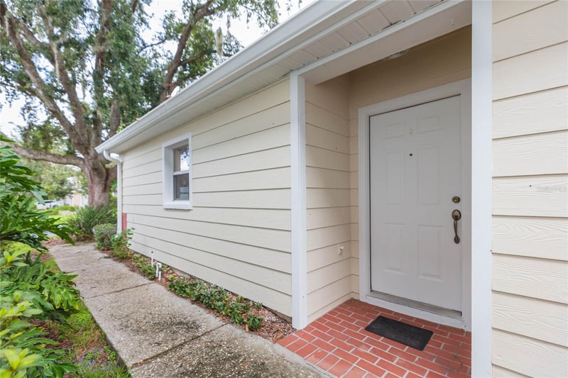 5161 Sterling Manor Dr, Tampa, FL 33647