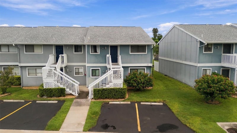 6033 34th St W #20, Bradenton, FL 34210