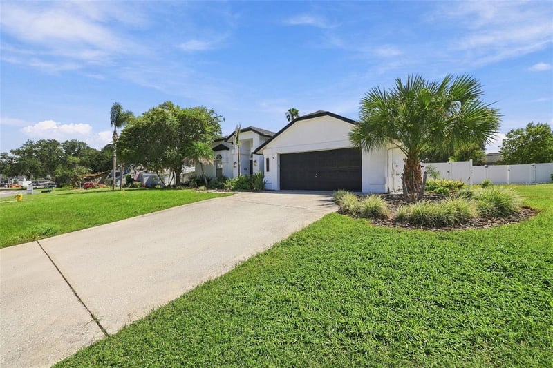 2722 Buckhorn Oaks Dr, Valrico, FL 33594