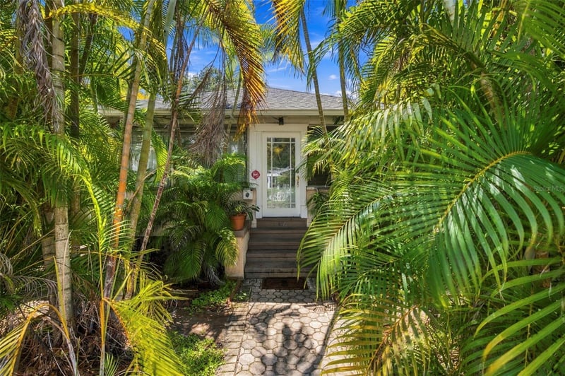 406 10th Ave NE, St Petersburg, FL 33701