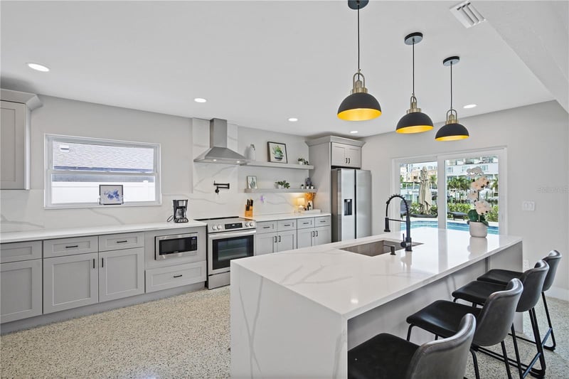 136 Bayside Dr, Clearwater, FL 33767