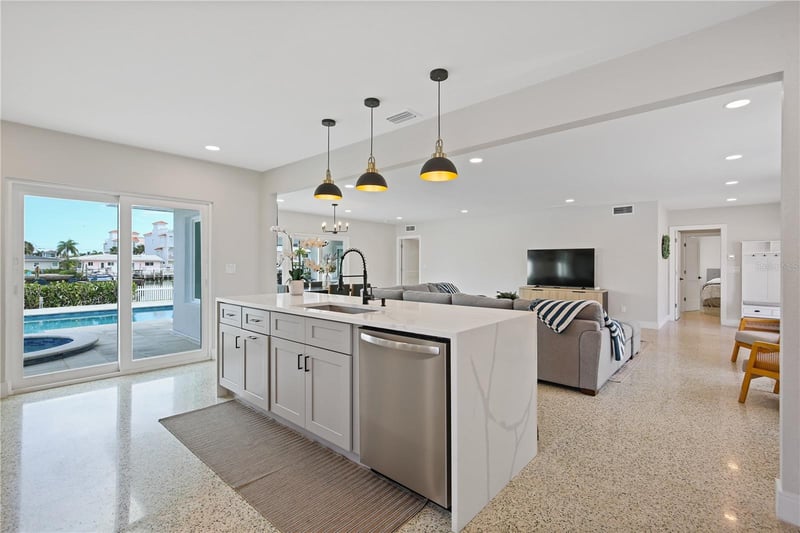 136 Bayside Dr, Clearwater, FL 33767