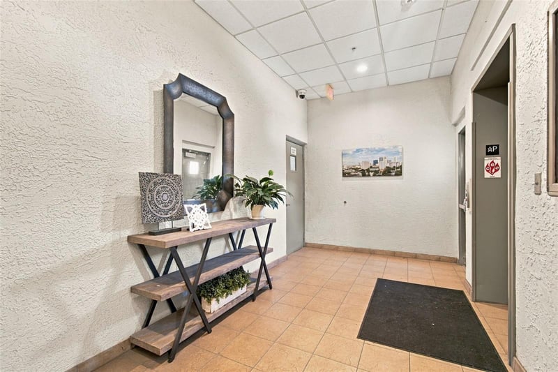 316 8th St S #304, St Petersburg, FL 33701