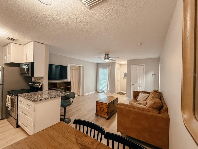 7413 Lakeshore Dr, Tampa, FL 33604