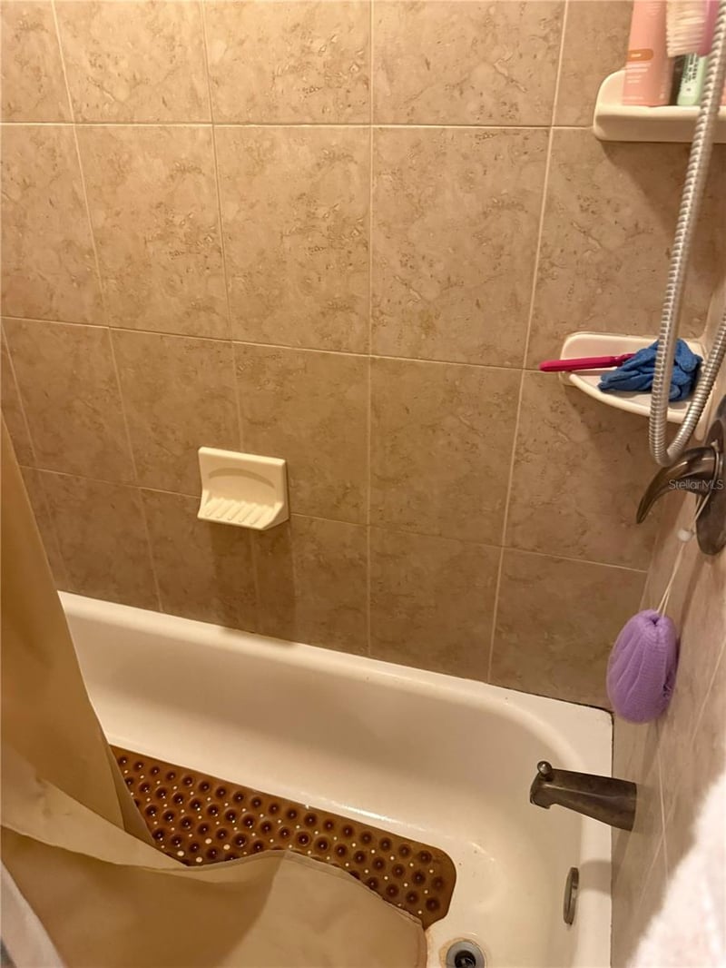 9085 Arndale Cir, Tampa, FL 33615