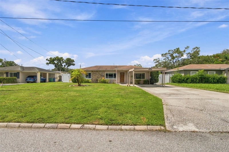 11006 N Oakleaf Ave, Tampa, FL 33612