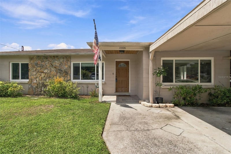 11006 N Oakleaf Ave, Tampa, FL 33612