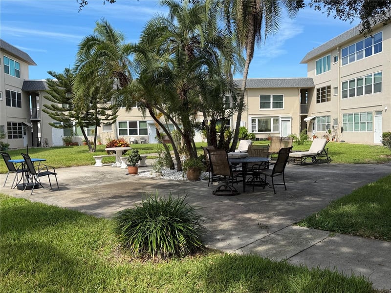 1220 57th St N #101C, St Petersburg, FL 33710