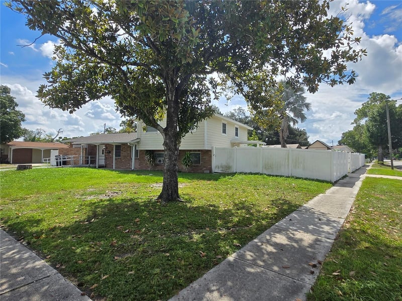 7710 W Hanna Ave, Tampa, FL 33615