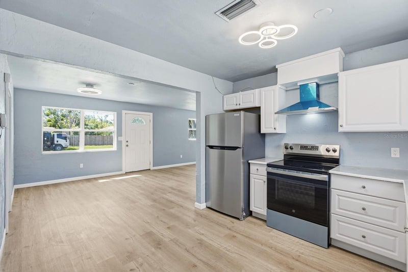 8143 Overlook Pl NE, St Petersburg, FL 33702