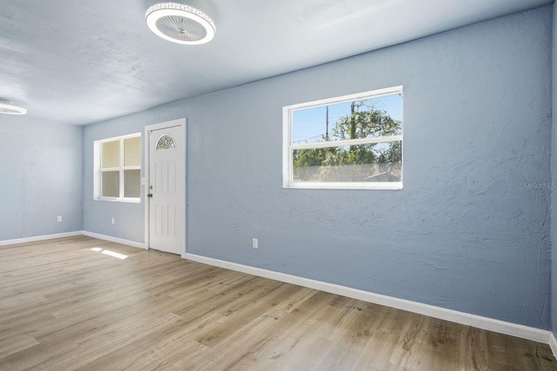 8143 Overlook Pl NE, St Petersburg, FL 33702