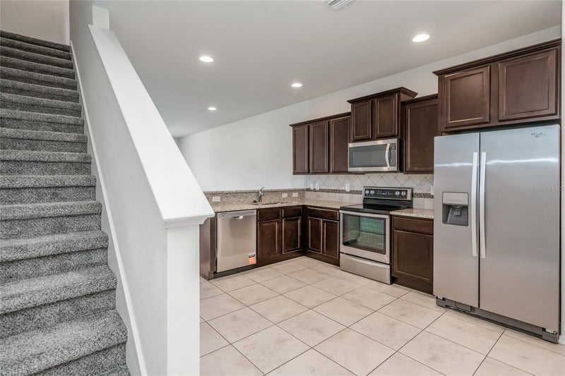 4714 White Sanderling Ct, Tampa, FL 33619