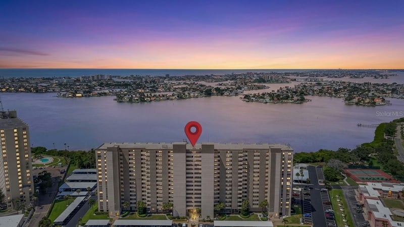 7050 Sunset Dr S #211, South Pasadena, FL 33707