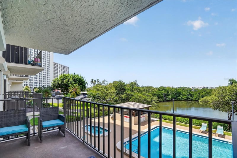 7050 Sunset Dr S #211, South Pasadena, FL 33707