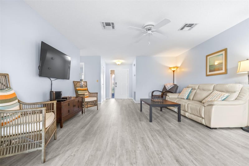 1521 Leland Dr, Sun City Center, FL 33573