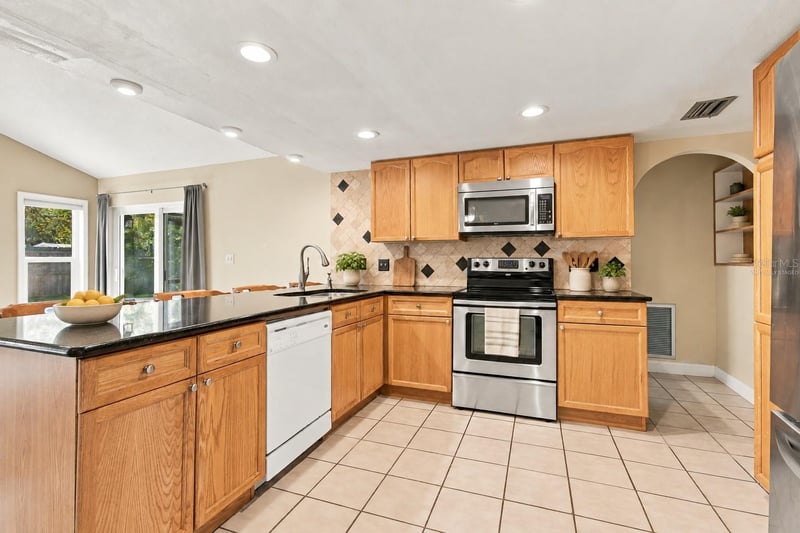 11093 117th St, Seminole, FL 33778