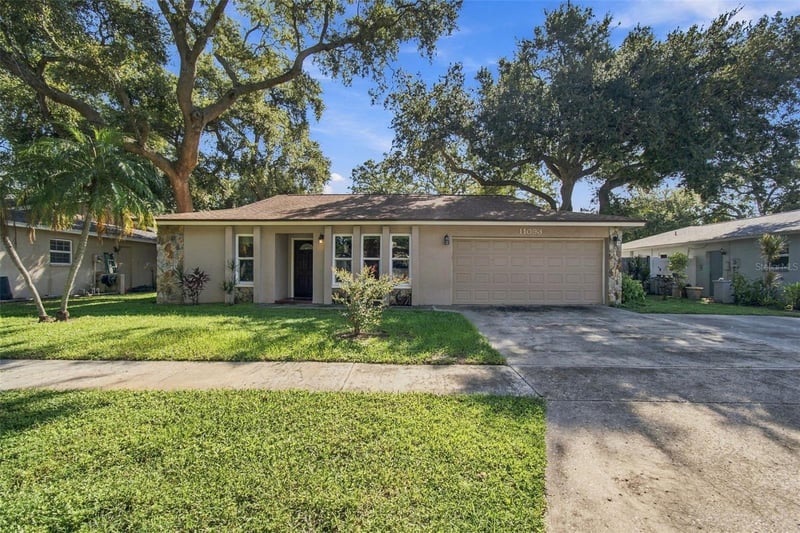 11093 117th St, Seminole, FL 33778