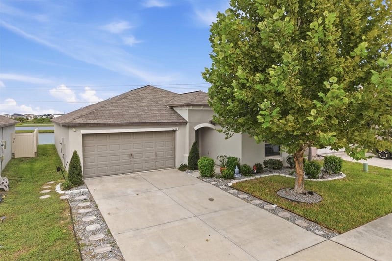 1423 Golden Glow Dr, Ruskin, FL 33570