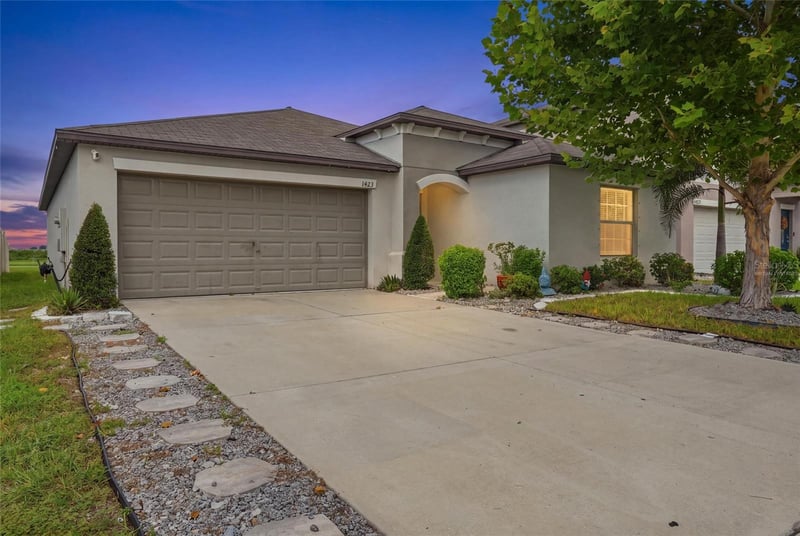 1423 Golden Glow Dr, Ruskin, FL 33570