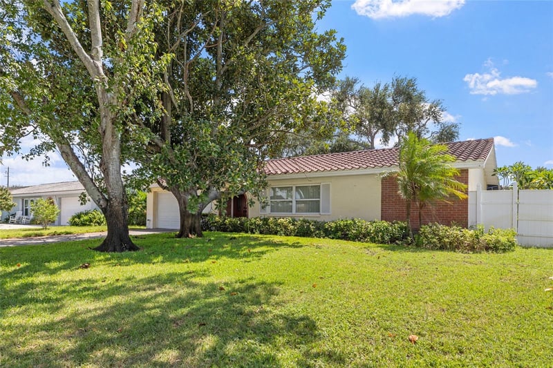 6232 43rd Ave N, Kenneth City, FL 33709