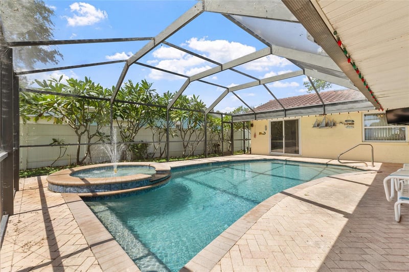 6232 43rd Ave N, Kenneth City, FL 33709