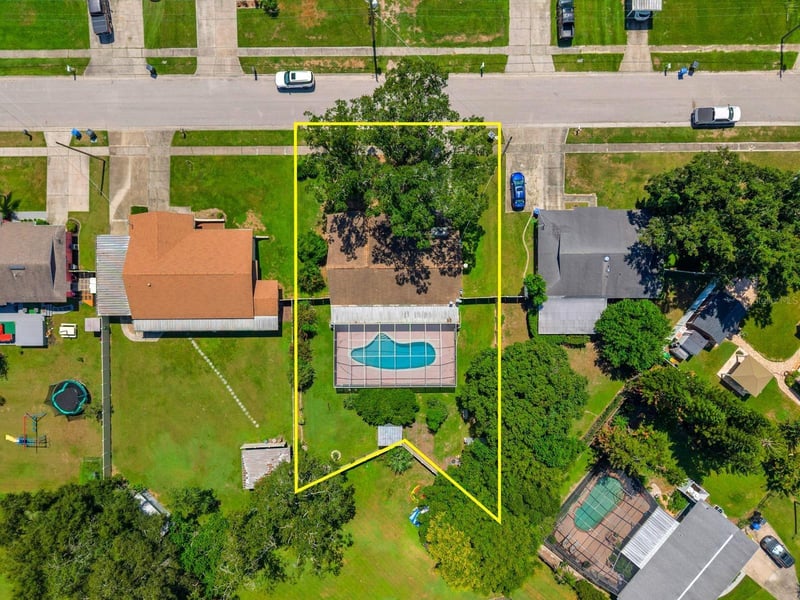 1807 Nova Dr, Valrico, FL 33596