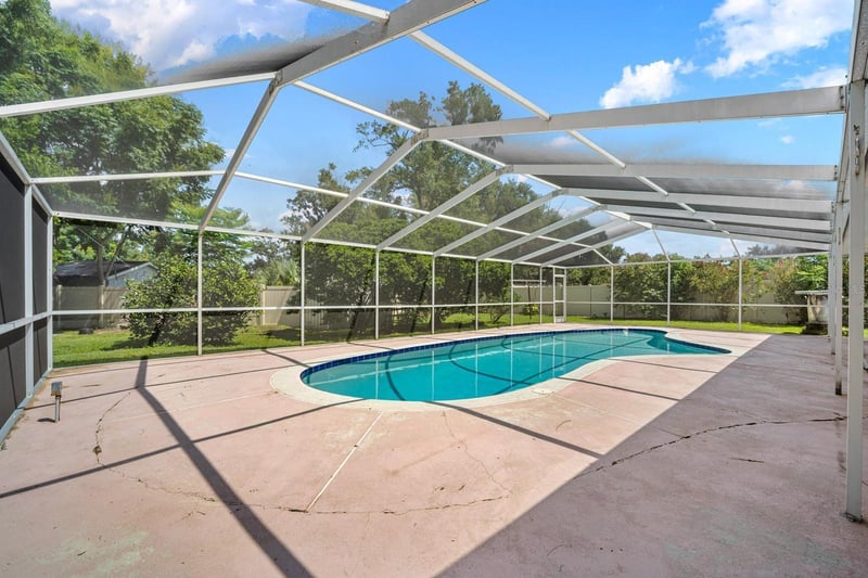 1807 Nova Dr, Valrico, FL 33596