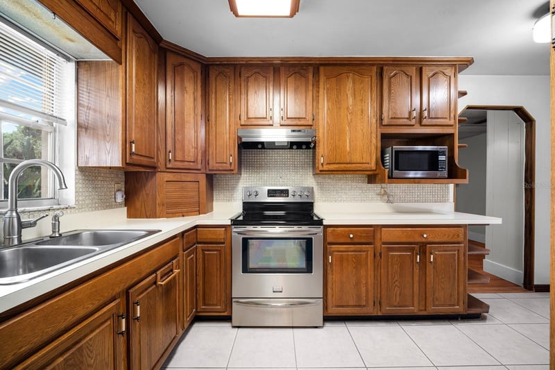 1807 Nova Dr, Valrico, FL 33596