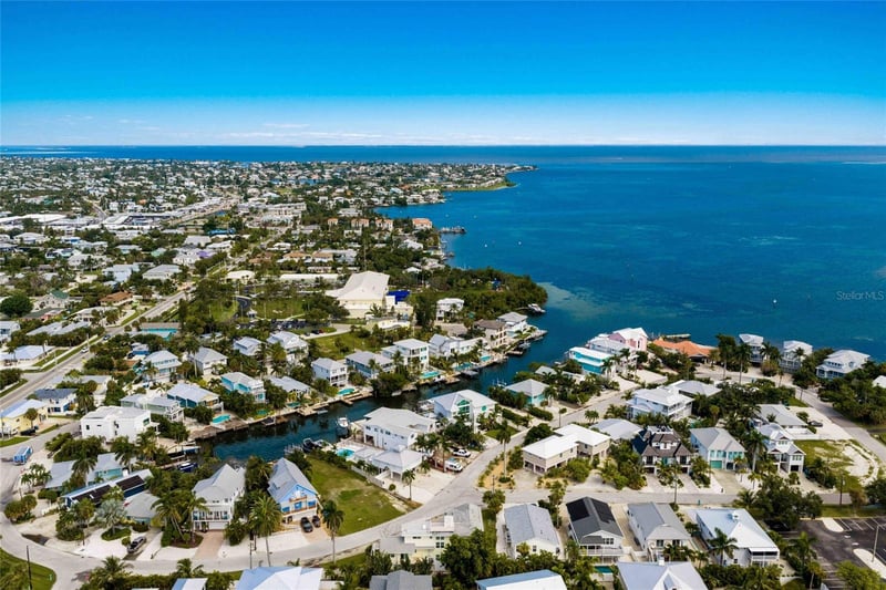 214 S Harbor Dr, Holmes Beach, FL 34217