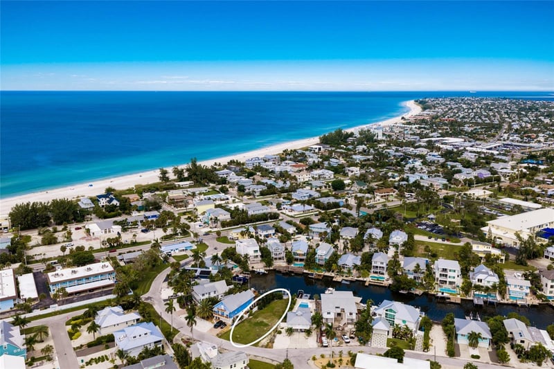214 S Harbor Dr, Holmes Beach, FL 34217