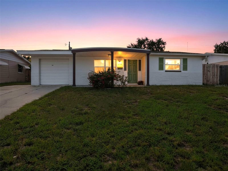 1031 Classic Dr, Holiday, FL 34691