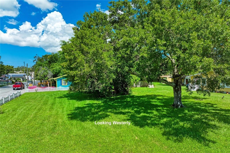 1018 12th St W, Bradenton, FL 34205